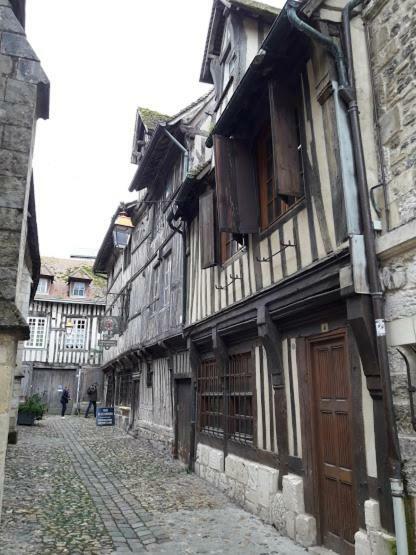 La Fleur D Honfleur Avec Son Parking Apartment Exterior photo